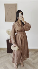 Laden und Abspielen von Videos im Galerie-Viewer, Orientalisches Stickkleid Sina
