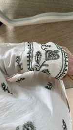 Charger l&#39;image dans la galerie, Almina orientalisches Stickkleid
