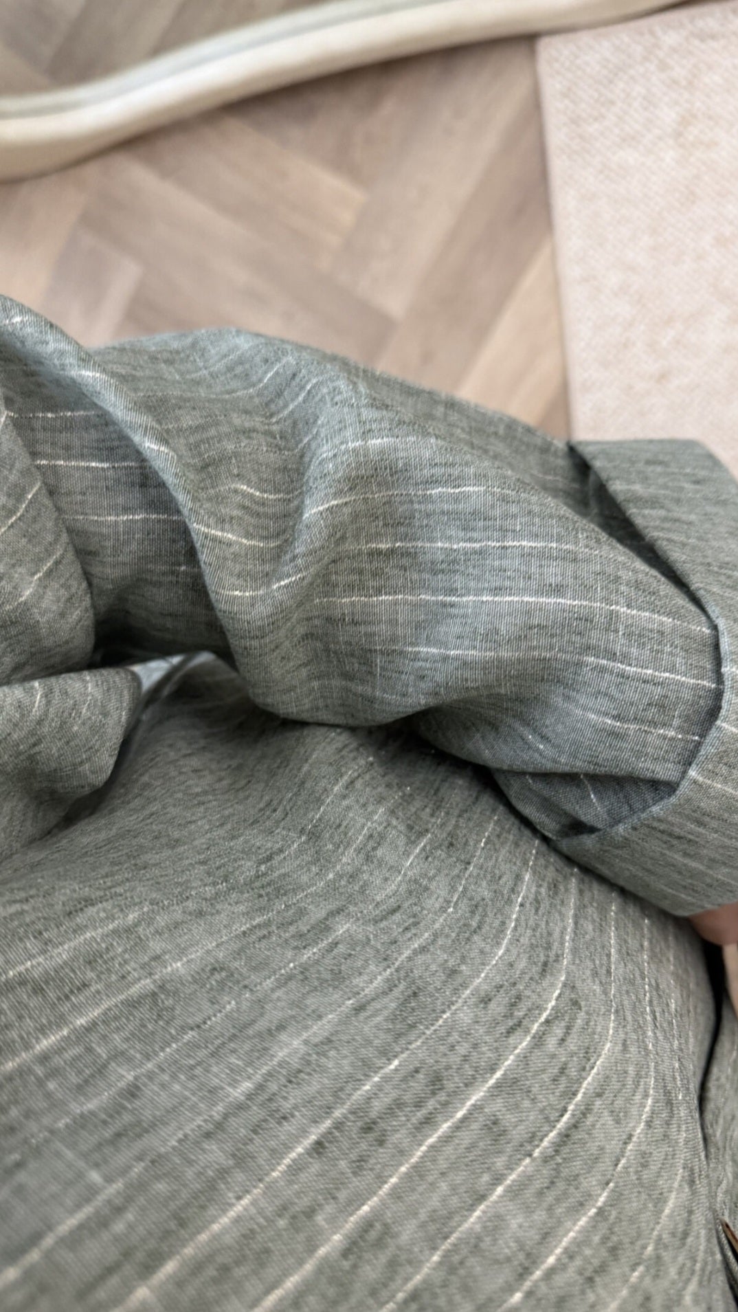Robe à boutons dorés Emira en 60% viscose