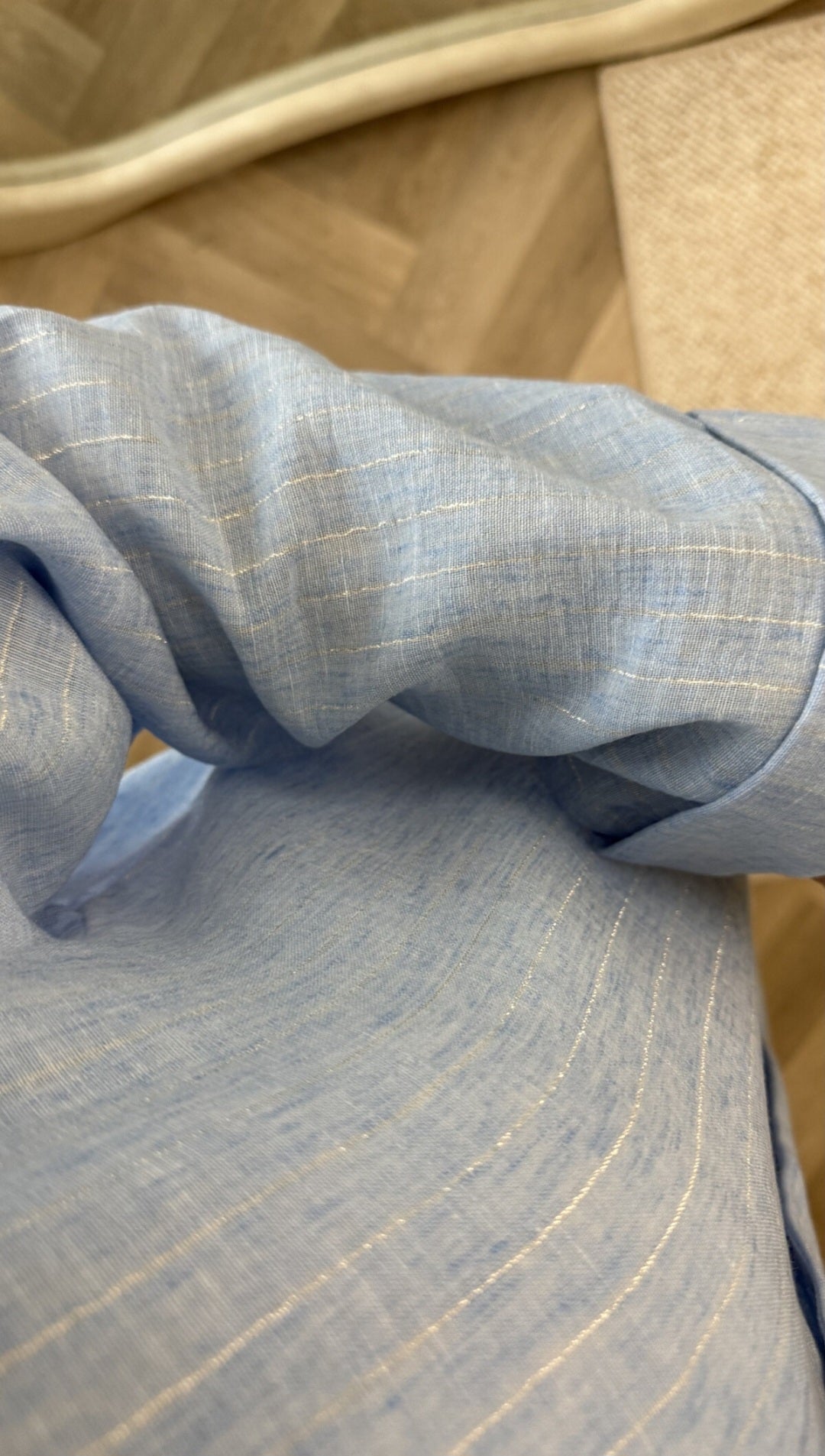 Robe à boutons dorés Emira en 60% viscose