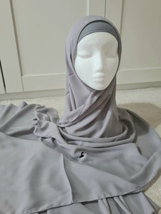 Ensemble avec écharpe en crêpe de luxe + os en gris